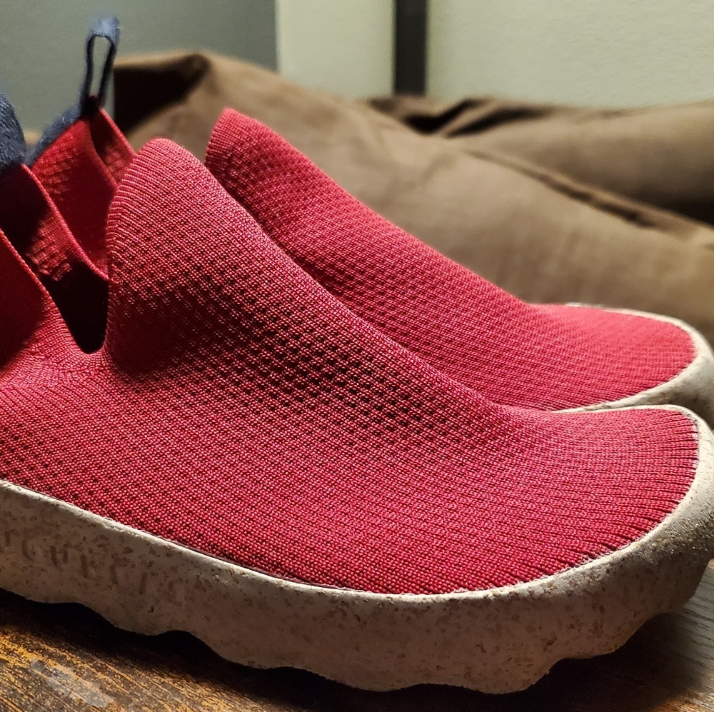 Asportuguesas Red knit upper size 37 Outsole is recycled cork and plastic bottle